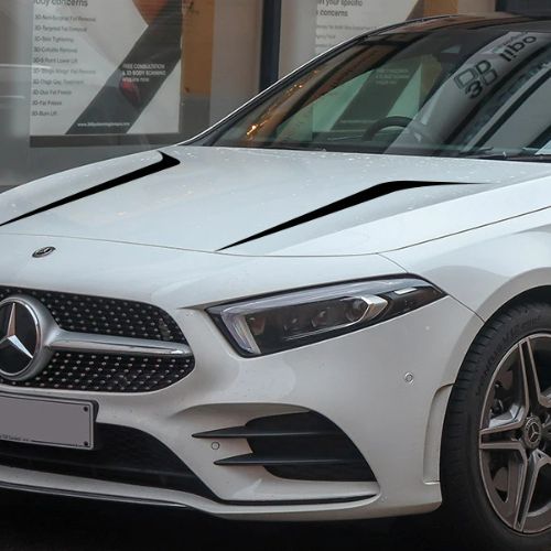 autocollant pour voiture noir sur Mercedes blanche