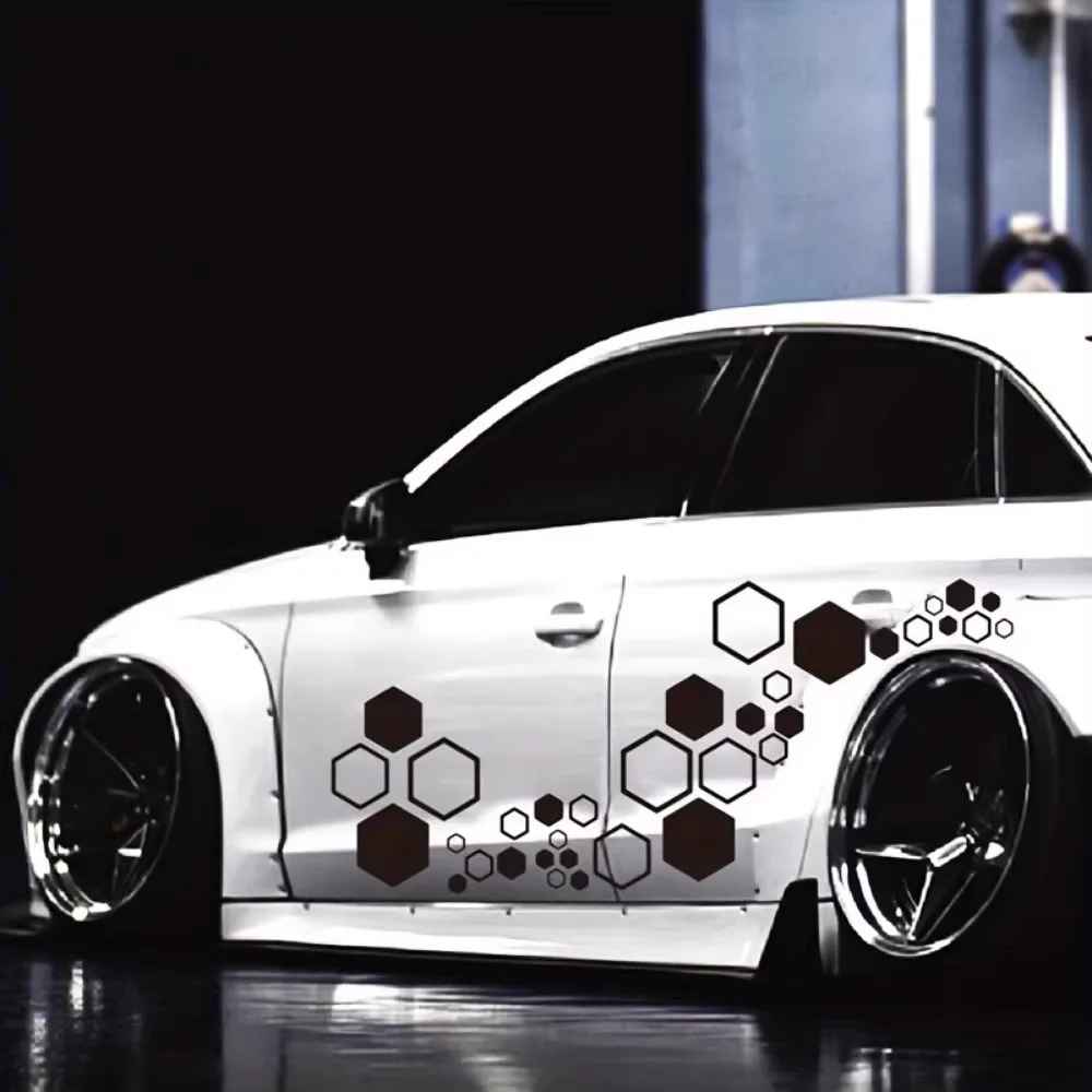 autocollant voiture noir sur voiture sport