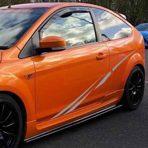 autocollant voiture gris sur voiture orange