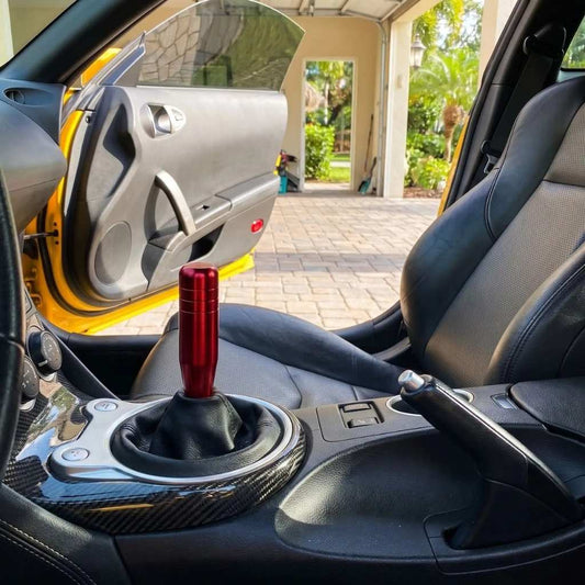 pommeau levier de vitesse rouge dans nissan 380Z