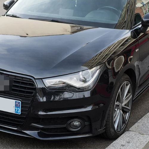 covering voiture noir brillant sur berline