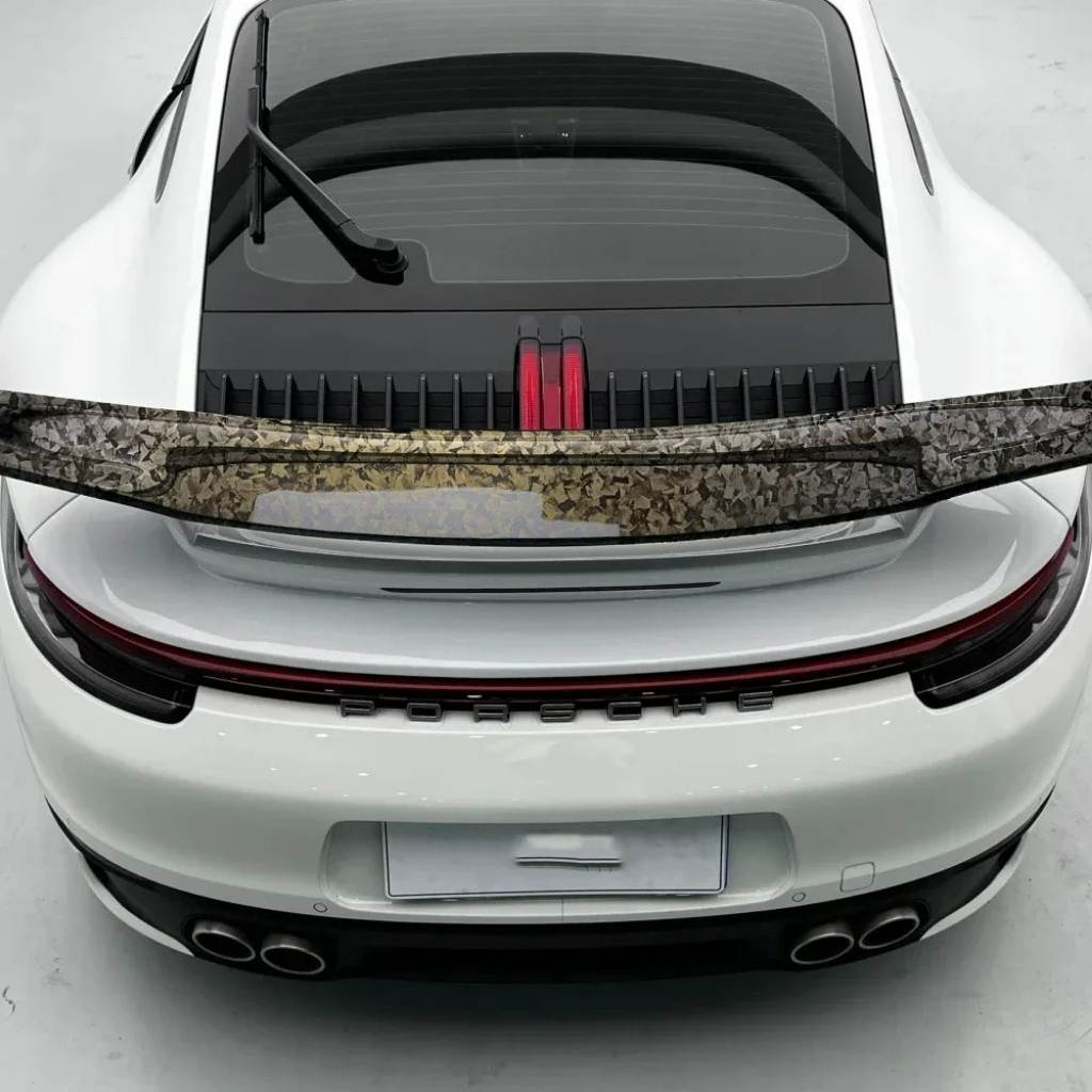 covering voiture brillant or sur aileron