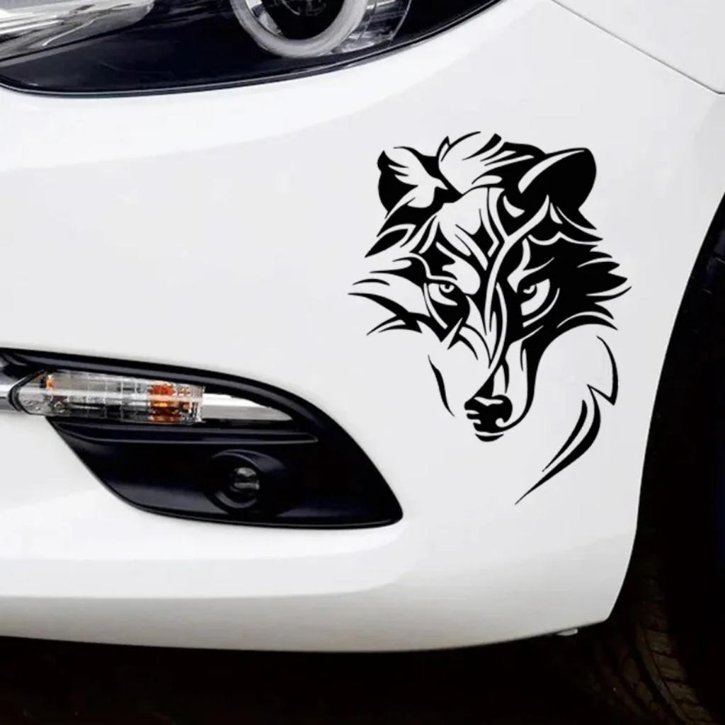 stickers voiture loup noir sur voiture blanche